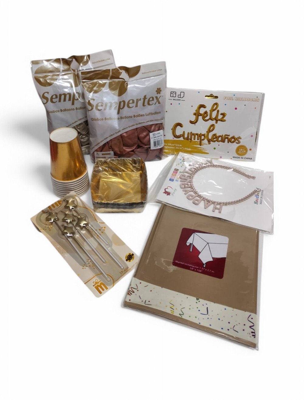 KIT DE DECORACION ORO ROSAY DORADO INCLUYE DOS PAQUETES DE GLOBO R12X50 REFLEX UN LETRERO INFLABLE UN PAQUETE DE VASOS X12 UNIDADES UN PAQUETE DE TORTERAS X 12 UNIDADES UNAS VELAS DE ESTRELLA X 5 UNIDADES UN MANTEL Y UNA DIADEMA 